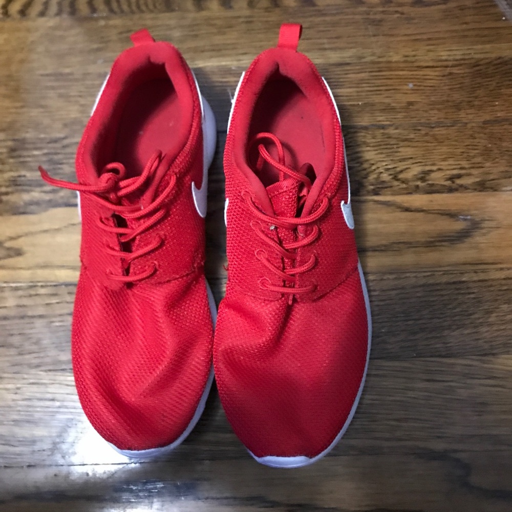 Nike Red Roshes Unisex (6.5women 5.5boys)